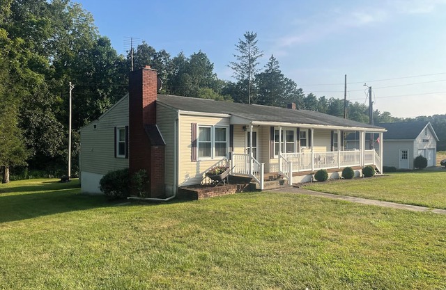 Perfect charming 3-bedroom home to enjoy outdoor activities .