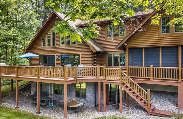 Blue Heron Lodge- Lakefront luxury with boat dock