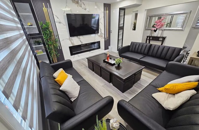 Spacious 4-bedroom house in charming Hicksville with AC