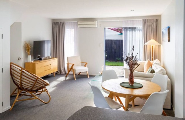 3 Bedroom Home With Garage & Extra Car Park