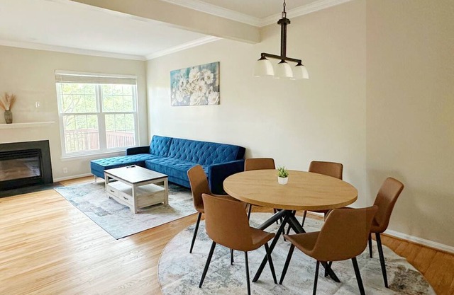Cozy 3BR townhome with parking near Dulles Airport