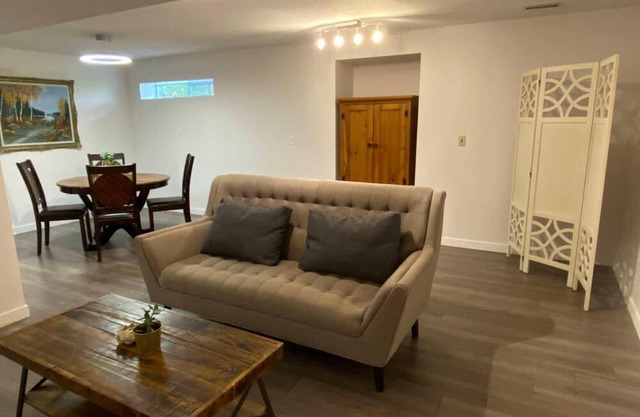 cozy semi-basement suite, Located in a quite neighbourhood.