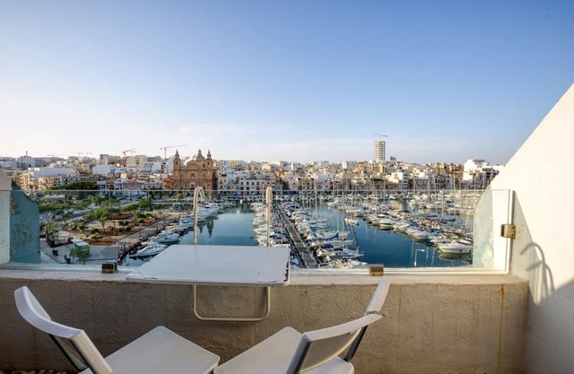 Seafront 3 bedroom apartment