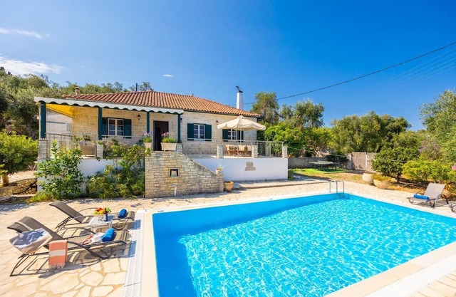 Villa Afroditi - Three Bedroom Villa, Sleeps 6