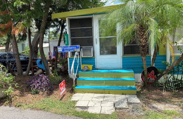 2-bedroom mobile home in fabulous Riverview with fitness room, AC over 55 comm