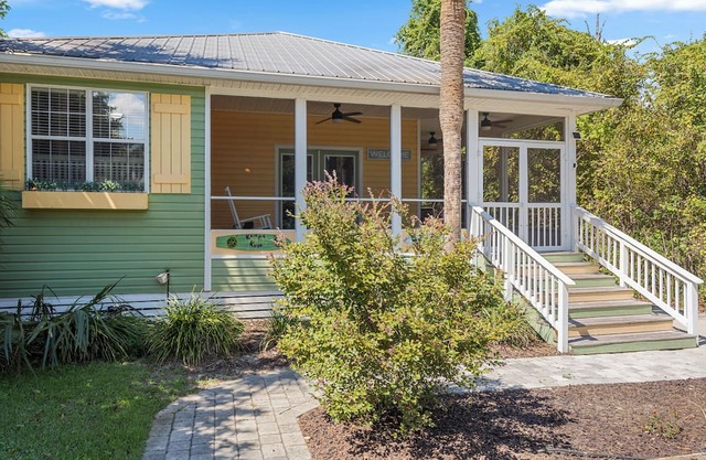 5BR/4BR Oasis w/ Pool, Bar, Firepit – Sleeps 14, multi-family, <5 Mins to Beach!