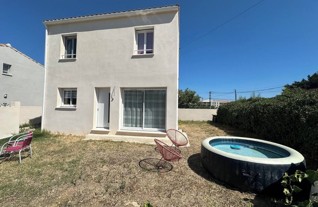 Bright, quiet house in Redessan