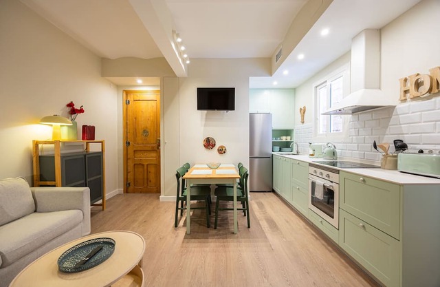 The apartment has a unique charm and personality, thanks to its stylish design. You’ll be surrounded by parks, great restaurants, local shops, and more. And to top it off, there’s a private balcony where you can relax.