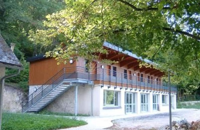 Casa rural para grupos con sala polivalente y aparcamiento en Boncourt