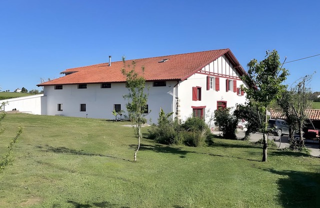 Gîte 'Gite Goitiaya' with Private Terrace, Wi-Fi and Air Conditioning