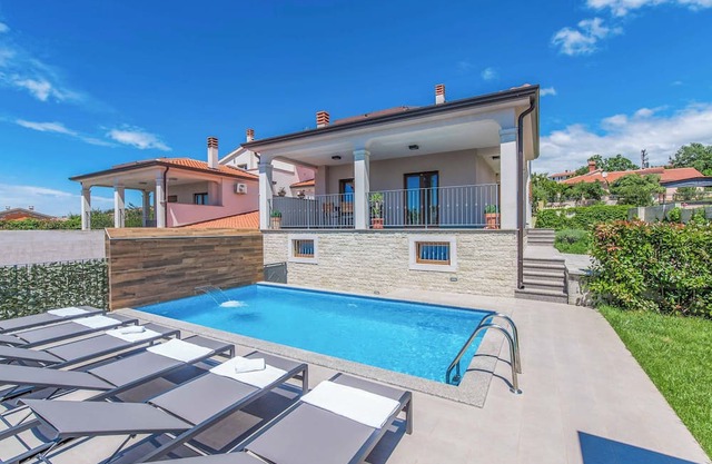 Villa Ancora - Four Bedroom Villa, Sleeps 8