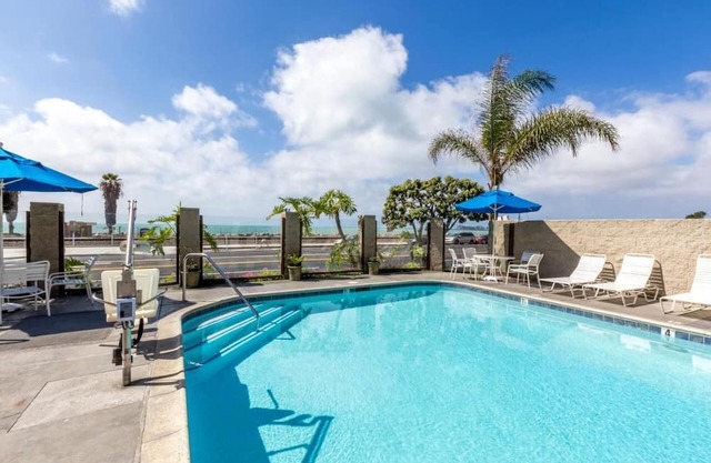 Relaxing Stay! Private Balcony & Full Kitchen! Outdoor Onsite Pool!