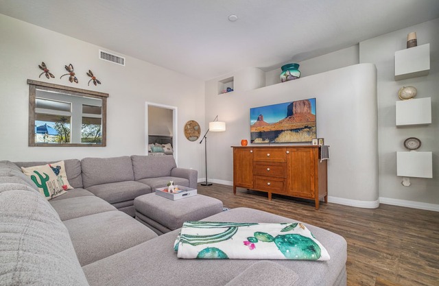 Golden View | Superstition Mtn Views, Private Pool and Hot Tub, Sleeps 14