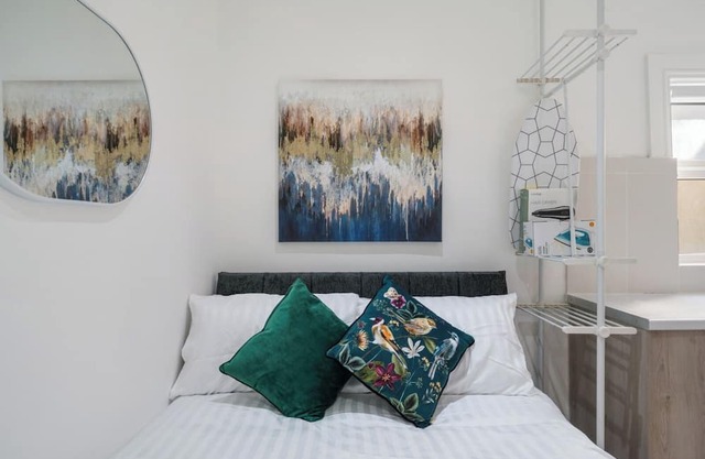 Cosy & Simple Stay – The Perfect London Base, with Easy Tube to Top Attractions.
