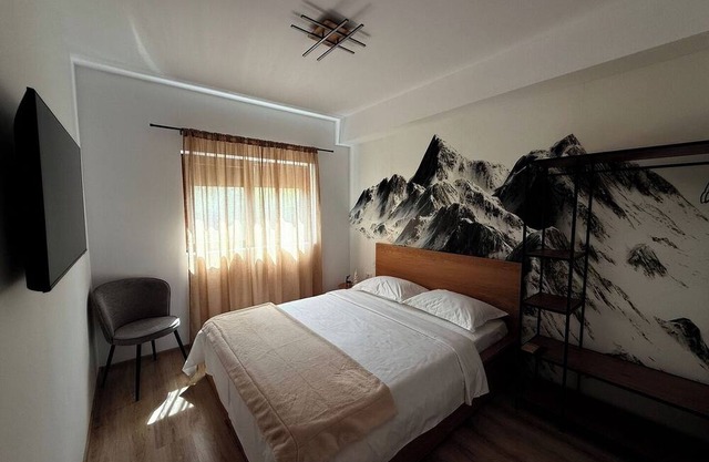 Mountain Place to Remember 2BR | Balcony and River