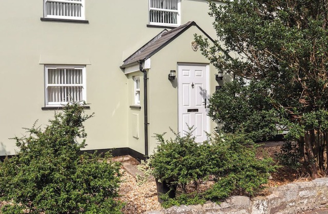 3 bedroom accommodation in Angle