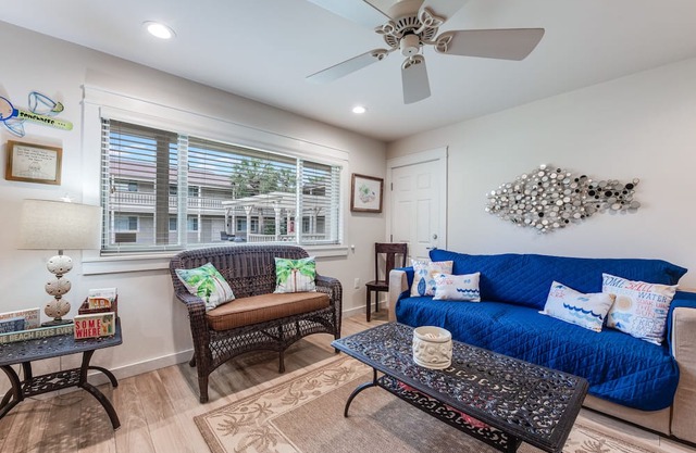 Roomy 1 BDRM Large Pool w/ a Private Courtyard and a 5 Min Walk to the Beach