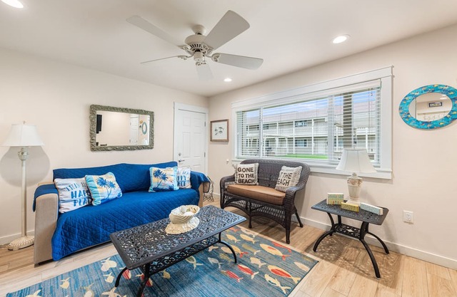 Roomy 1 BDRM Large Pool w/ a Private Courtyard and a 5 Min Walk to the Beach