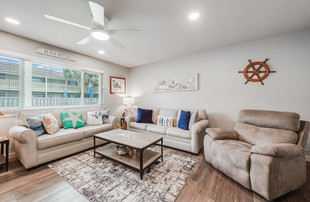 Roomy 1 BDRM Large Pool w/ a Private Courtyard and a 5 Min Walk to the Beach
