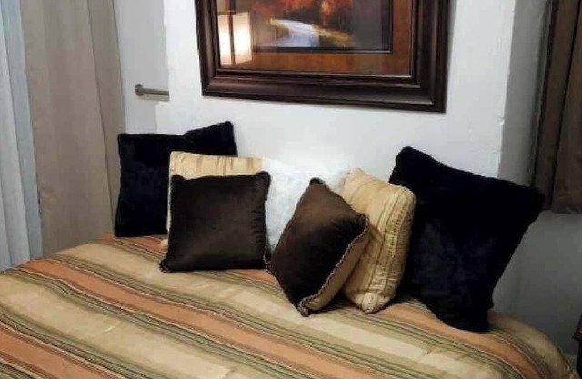 Great Apartment minutes from Downtown Pittsburgh! Hassle free check-in & Wi-Fi.