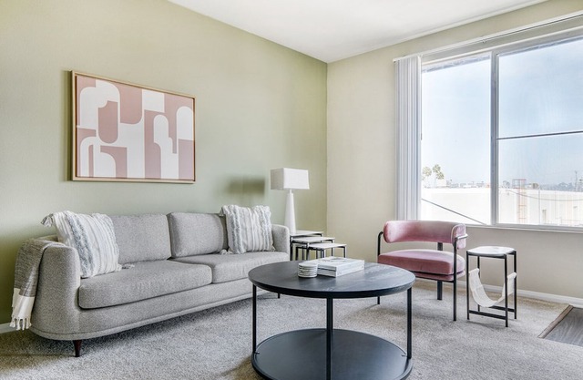 Sunny Playa Vista 1BR w/ Pool, W/D & Gym, nr beach, by Blueground