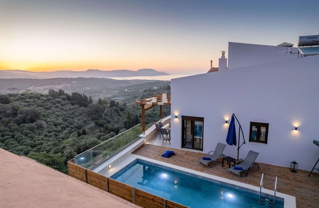 New Villa with Heated Pool, Jacuzzi, Gym & Dreamy Views