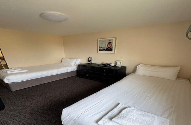 GO2 Gloucester Hotel by OYO | Standard Twin