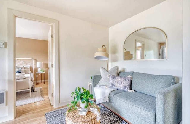 Sunny Urban Oasis | Steps from OHSU & Downtown