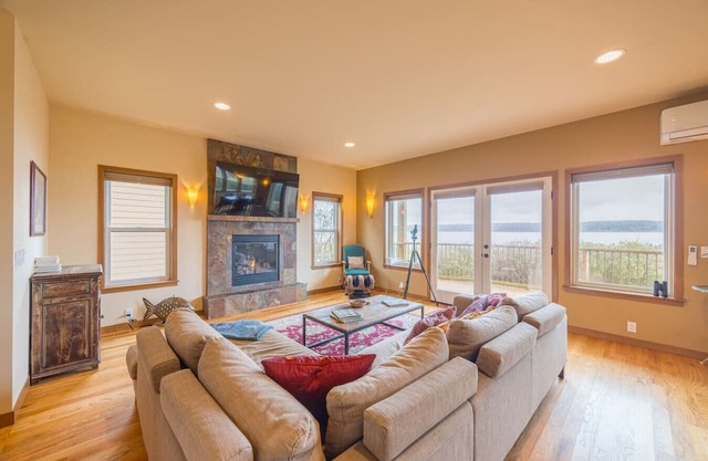 Waterfront Home w/Beach access!