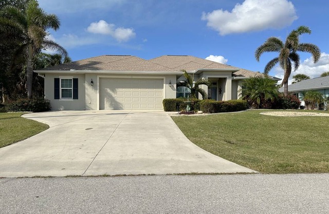 NEW! 3-bedroom, 2-bathroom, POOL home in marvelous Rotonda West with FREE WiFi