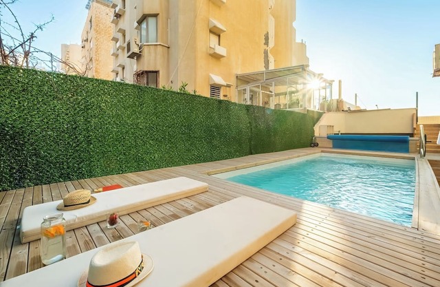 Netanya Beach Pool Studio by Sea N' Rent