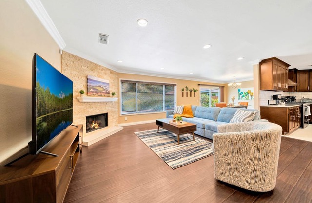 Close to Disney and the Beach! Central OC Location