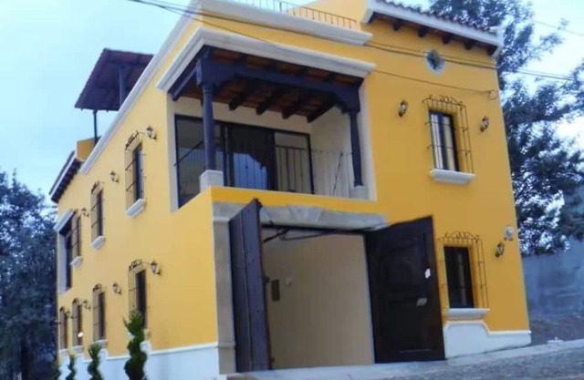 Antigua Gardens Spacious 4-bedroom house in enchanting Alotenango with WiFi