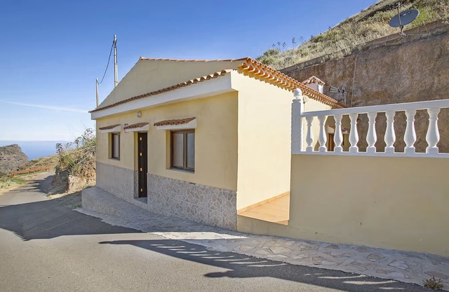 Villa Palomino - Sleeps 4 - Parking - Pet Friendly