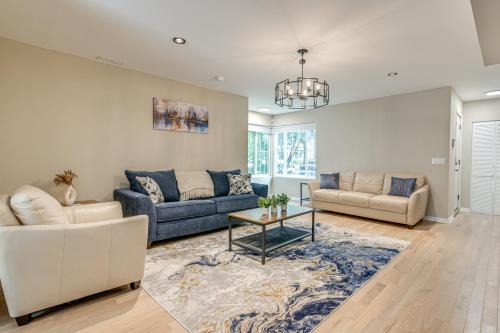 2 Mi to South Shore Beach Urban Retreat with Yard