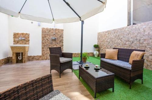 Milazzo Apartment with additional shower in Garden
