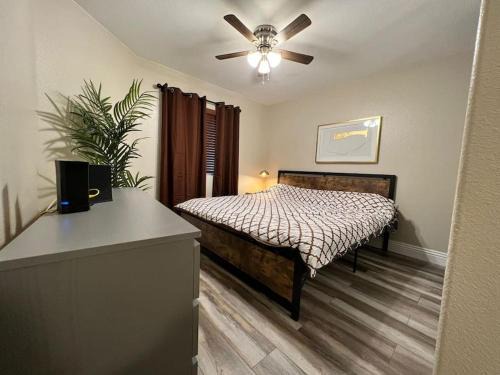 Luxury furnished one bedroom condo La Jolla, Spa, Pool, Gym near beach