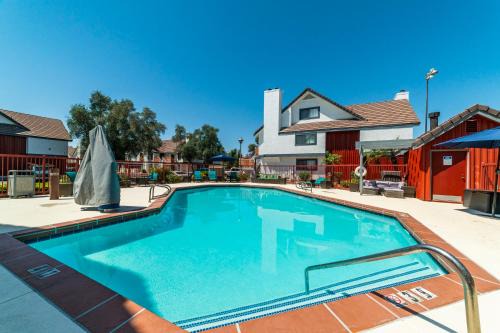 Metro PHX downstairs 1bd sleeps 4 ADA Accessible