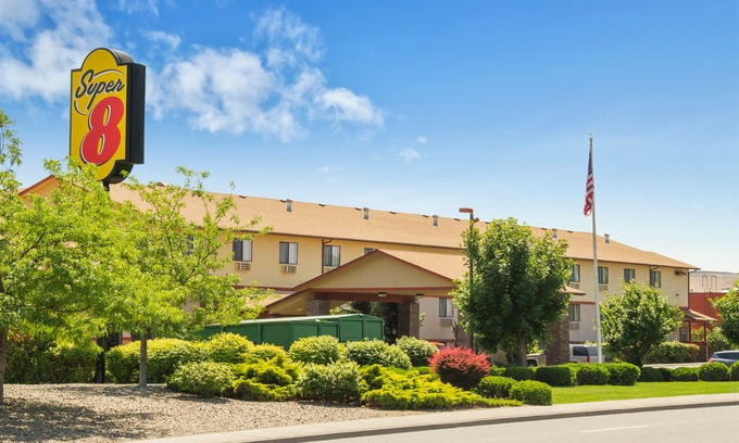 Tri-Cities Hotel | Super 8 by Wyndham Kennewick