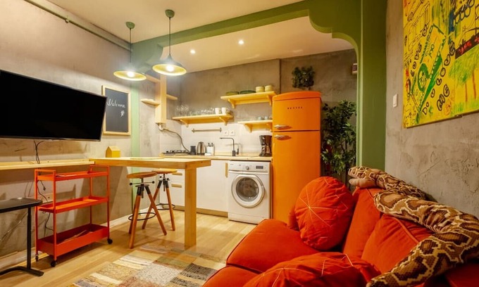 Cihangir Apartamento | Charming Flat Close to Transit Hub in Central
