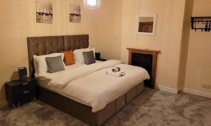 Wellington Casa | Nice 4-bedroom vacation home with indoor fireplace