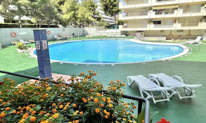 Salou Apartamento | APARTBEACH ATALAYA MAR AIR CONDITIONING AND SWIMMING POOL NEXT TO THE BEACH