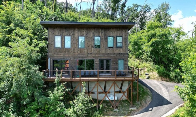 Chalet Village North Cabina | Skinny-Dippin - Indoor Heated Pool, Dog Friendly