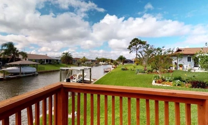 Palm Harbor Casa | Release and Relax swimming pool or fishing right out your back door
