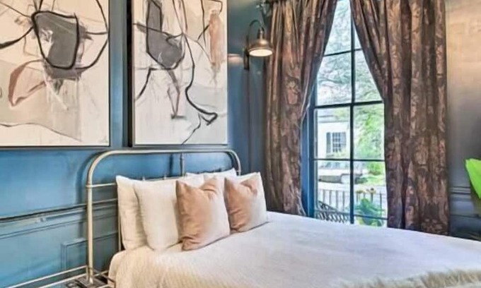 Faubourg Delachaise Casa | Striking Victorian Suite steps from Magazine St.