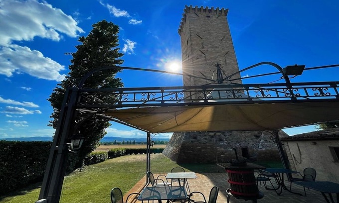 Limiti Villa | Spello By The Pool - Sleeps 11 - Wifi, air Con, Pool for Your Exclusive use !