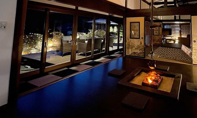 Wakamiko Casa | A house with a hearth surrounded by Mt Fuji and Y / Hokuto Yamanashi