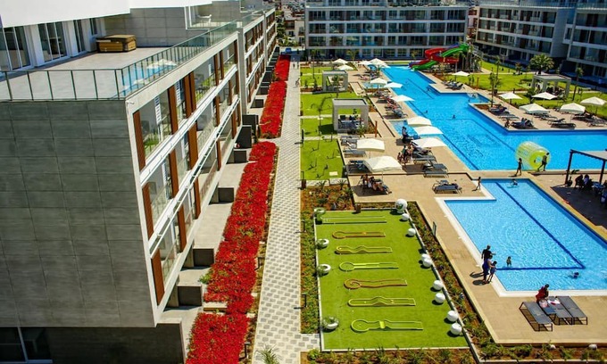 Trikomo Apartamento | Modern and Comfortable Flat with Pool Near Beach