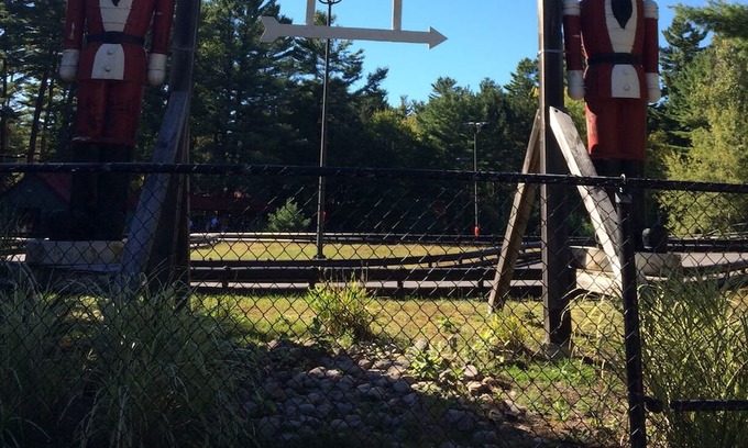 Bracebridge Cabaña | Cozy Cottage nestled in the pines on the Muskoka River