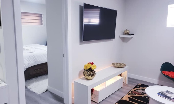 Southwest Edmonton Casa | Private Basement Suite